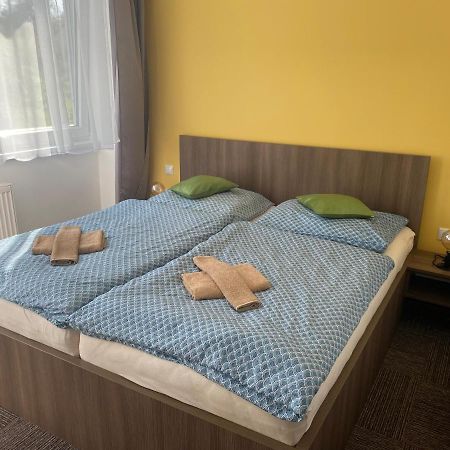 Penzion&restaurant Teplanka Povazska Bystrica Bagian luar foto