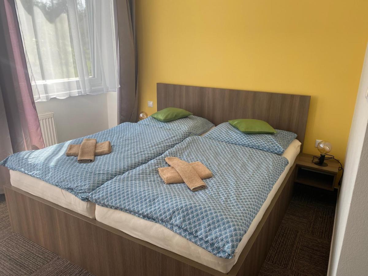 Penzion&restaurant Teplanka Povazska Bystrica Bagian luar foto
