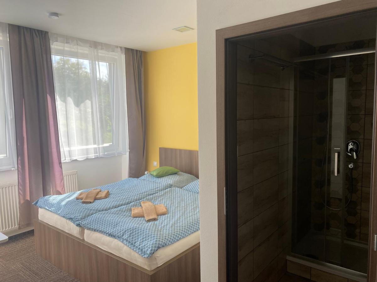 Penzion&restaurant Teplanka Povazska Bystrica Bagian luar foto