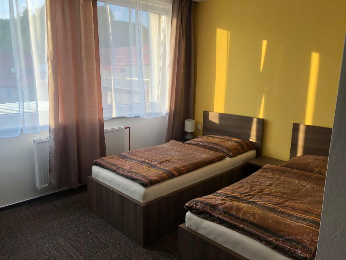 Penzion&restaurant Teplanka Povazska Bystrica Bagian luar foto