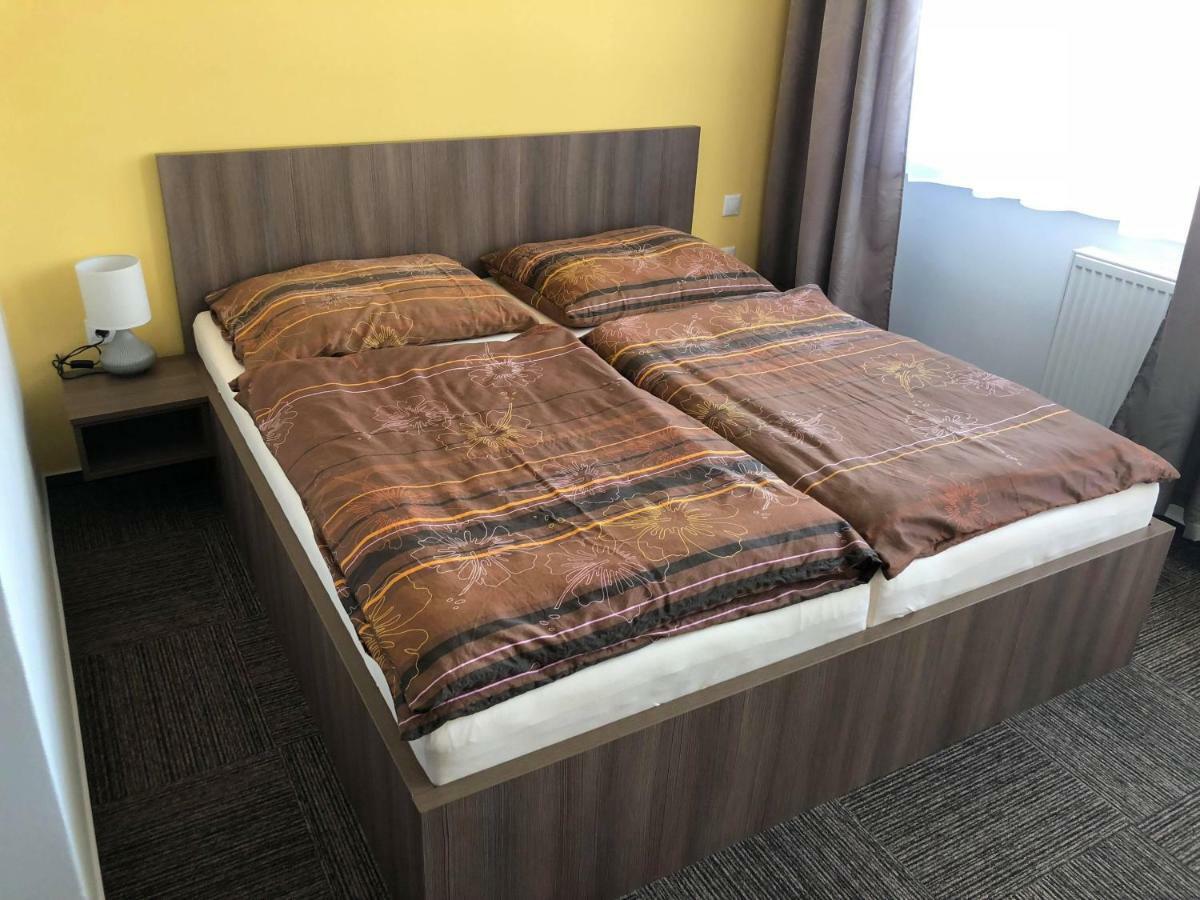 Penzion&restaurant Teplanka Povazska Bystrica Bagian luar foto